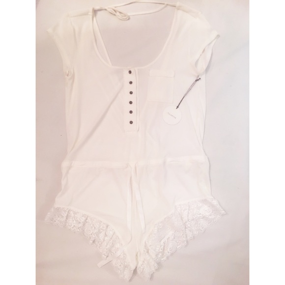 TULAROSA Not That Innocent White Shorts Romper New - Picture 6 of 8