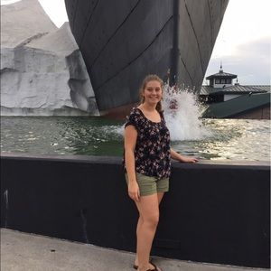 Meet your Posher, Hannah