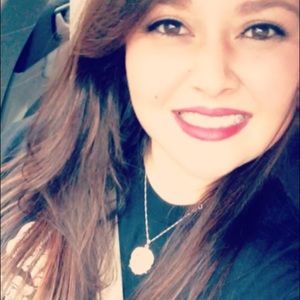 Meet your Posher, Adriana