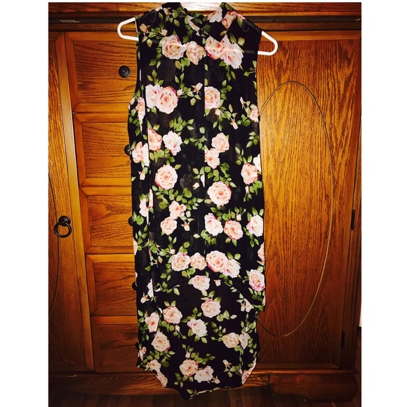 Selling 3 tops in one!!! For only $25!!!! - Picture 1 of 4