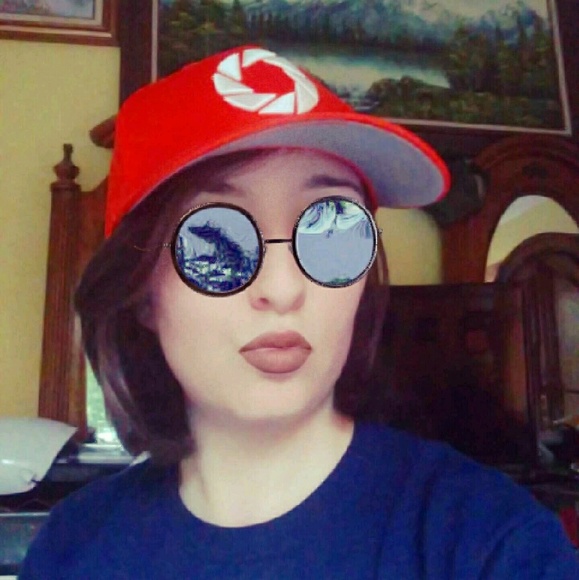 🌻 Meet your Posher, Claire: - Picture 2 of 3