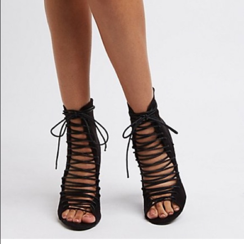 ✨Lace me up Booties✨👢👀 NEW