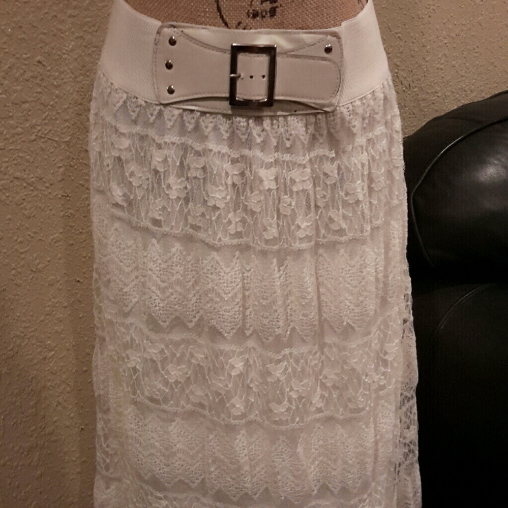 Lace skirt