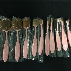 Oval brush set