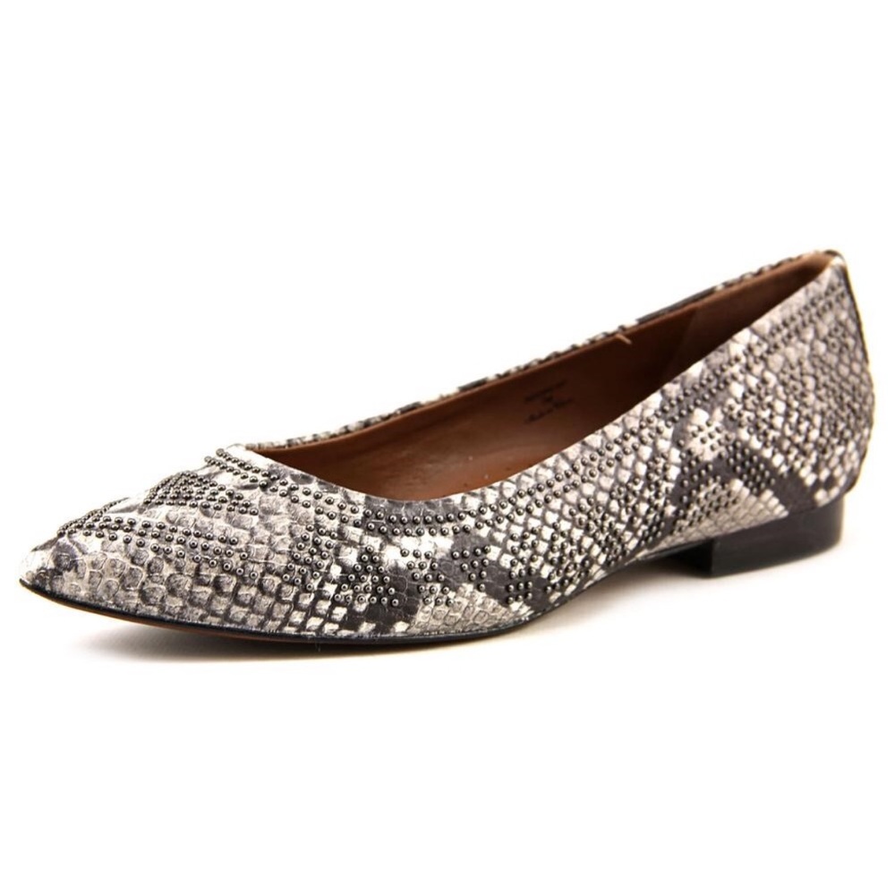 New w/out tags. Donald J Pliner "Adore" flat