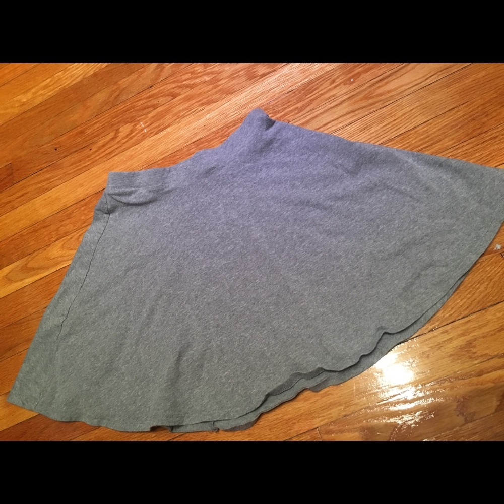 grey skirt