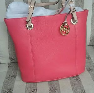 Michael kors leather purse,  rarely color melon