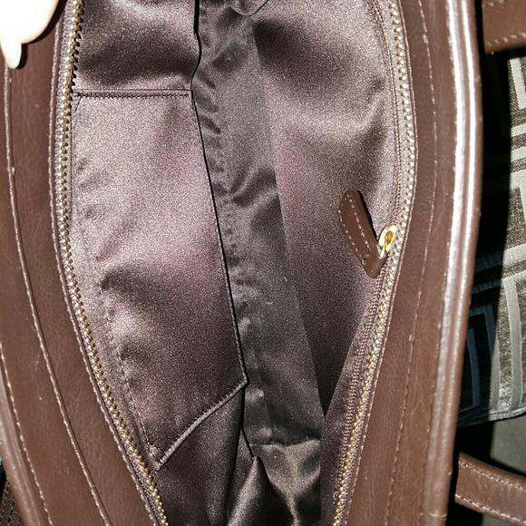 Coach cross over purse - Picture 2 of 3