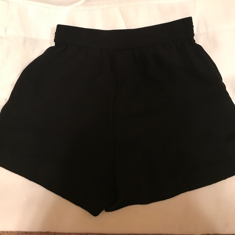 H&M Beaded Pineapple Soft Shorts - Picture 3 of 4