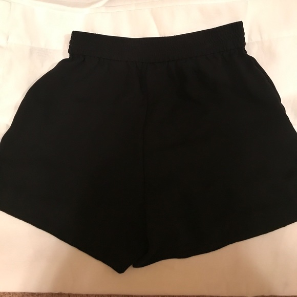 H&M Beaded Pineapple Soft Shorts - Picture 3 of 4