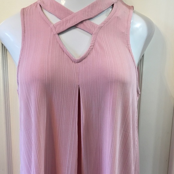 Cross yoke sleeveless top - Picture 2 of 3