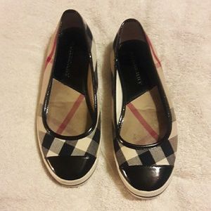 Burberry slip on