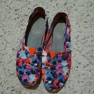 Toms