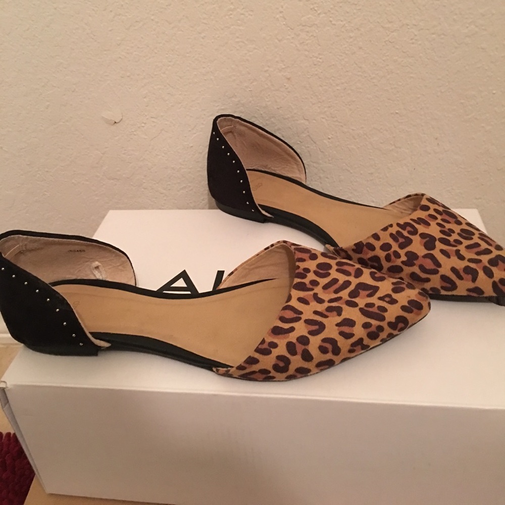 Simple cheetah print flats
