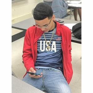 Meet your Posher, Yariel