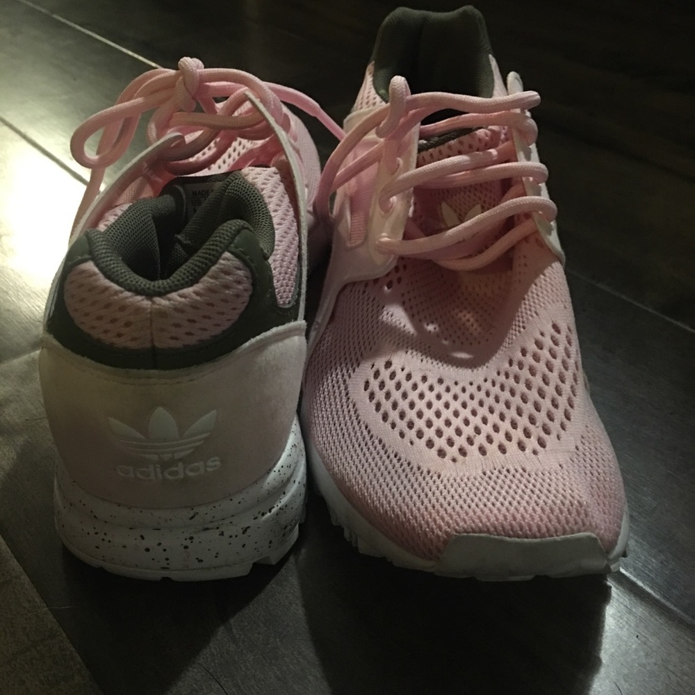 Adidas shoes - Picture 3 of 8