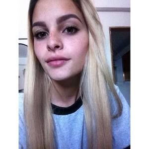 Meet your Posher, Alejandra