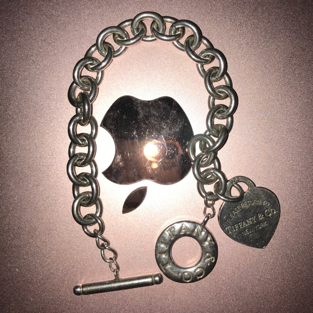 RETURN TO TIFFANY
HEART TAG TOGGLE BRACELET