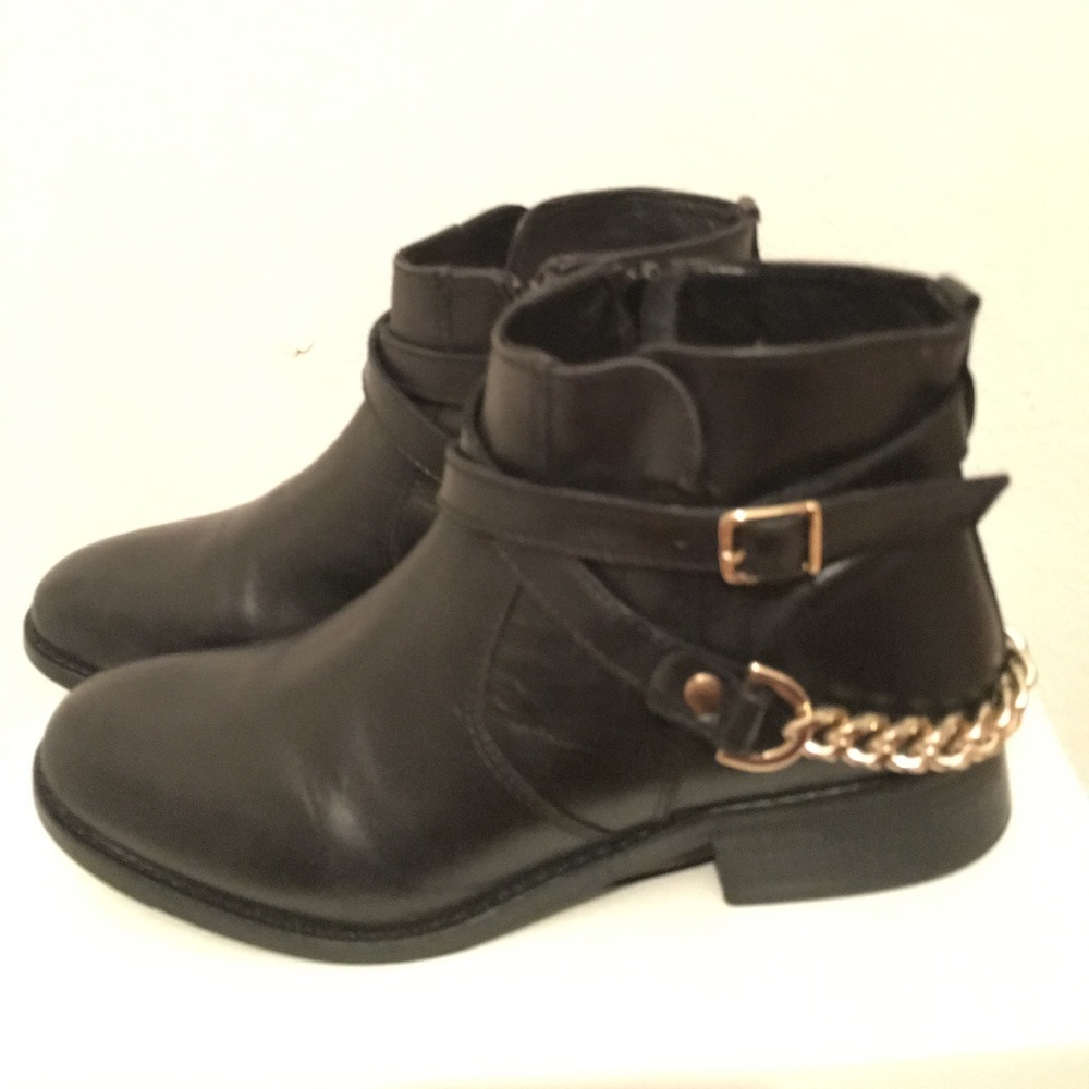 Steve Madden black ankle booties with gold chains