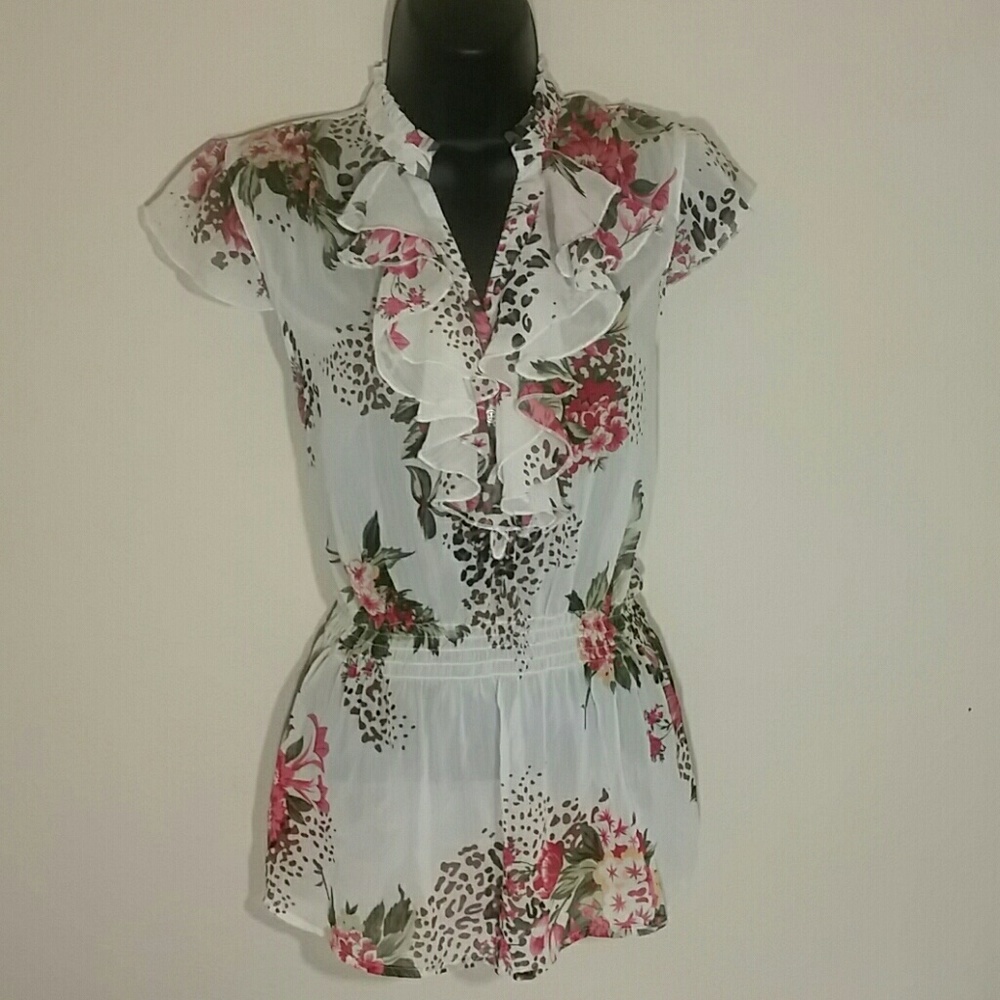 🌷🌼🌹Xhilaration ruffle sheer blouse🌷🌼🌹