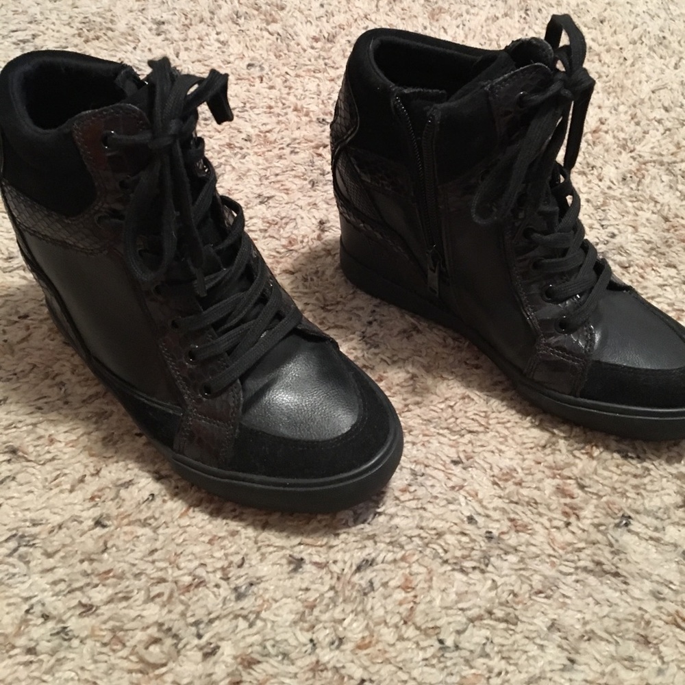 Aldo size 7.5 with a 2.5 inch hidden wedge