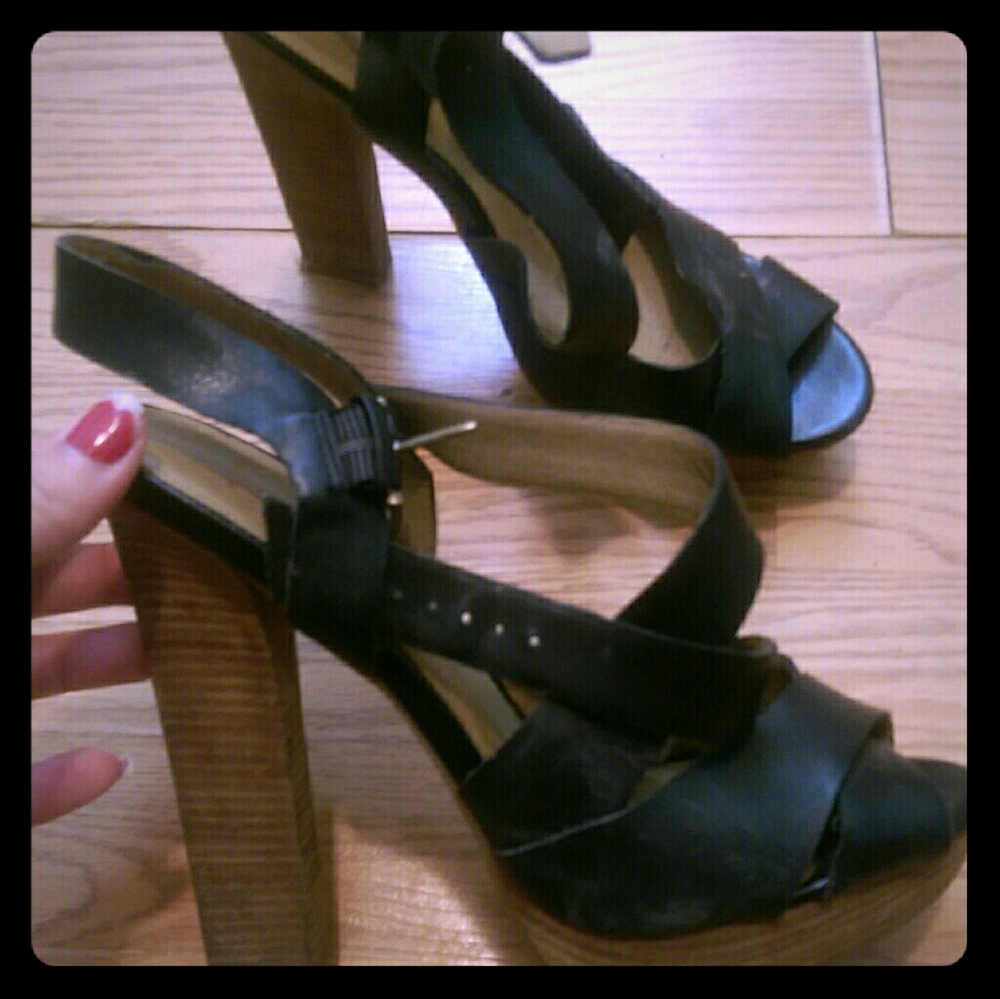 Jessica Simpson pumps 👠