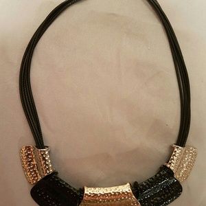 🎁Necklace color black/ gold. Sale🎁💫