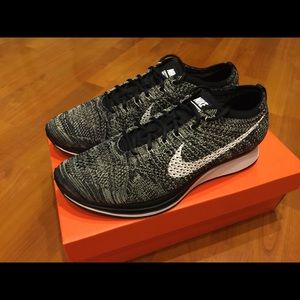 New Nike Flyknit Racers Oreo Size 9.5