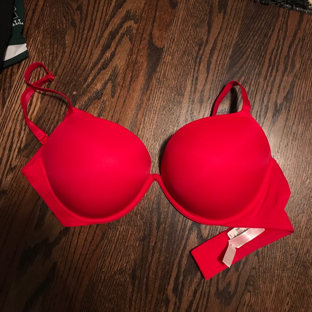 Victoria's Secret red "Super Push Up" bra (36DD)