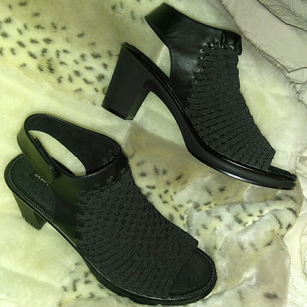 STEVE MADDEN BLACK EXTRA CUSHION BOOTIES