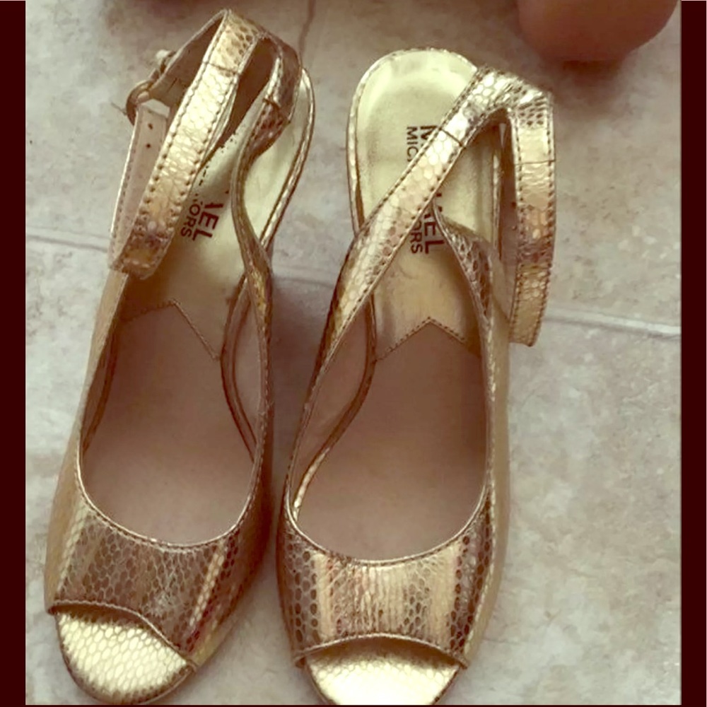 100% Authentic MICHAEL KORS GOLD LEATHER SANDALS
