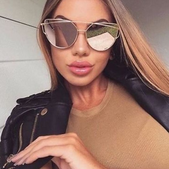 Rose Gold Mirrored Sunglasses. - Picture 4 of 11