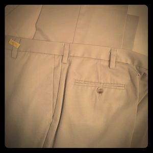 ⭐️Dockers 40x30. Lt Khaki 100%Cotton