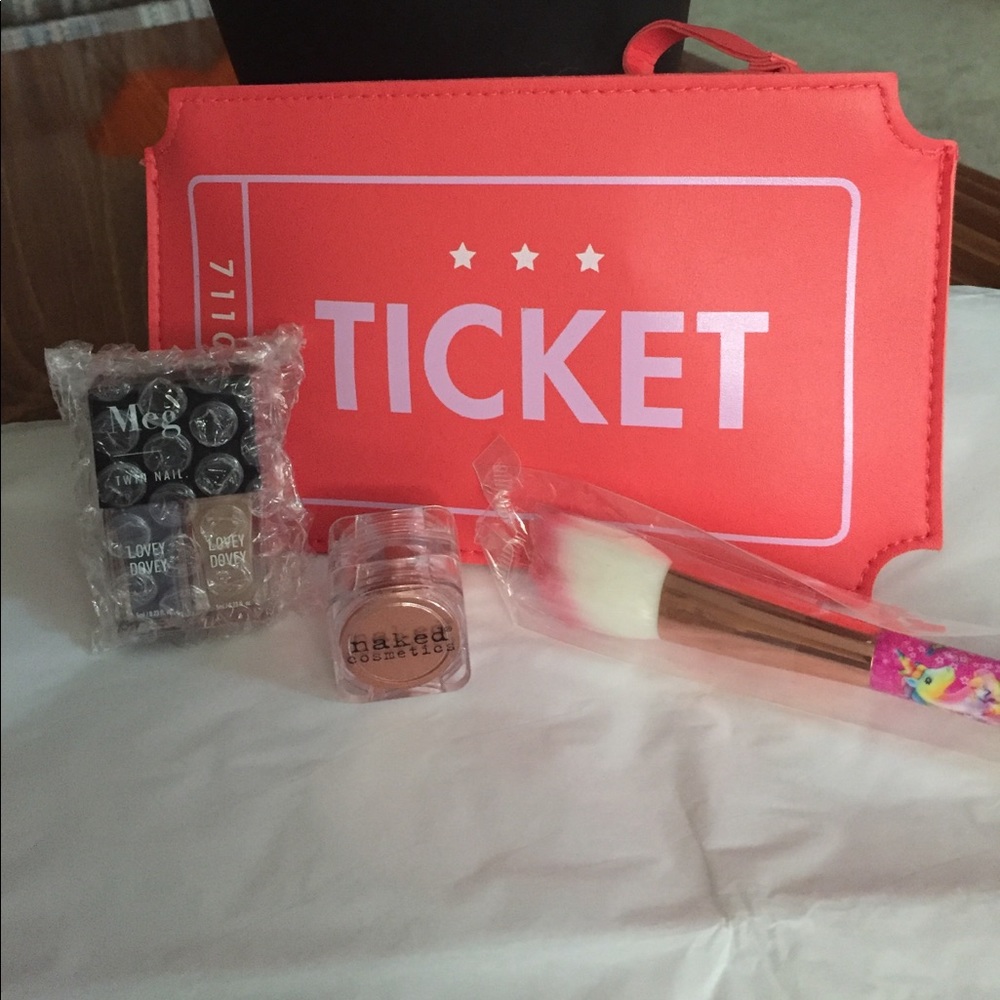 Ipsy bag with 3 unwrapped, unused samples