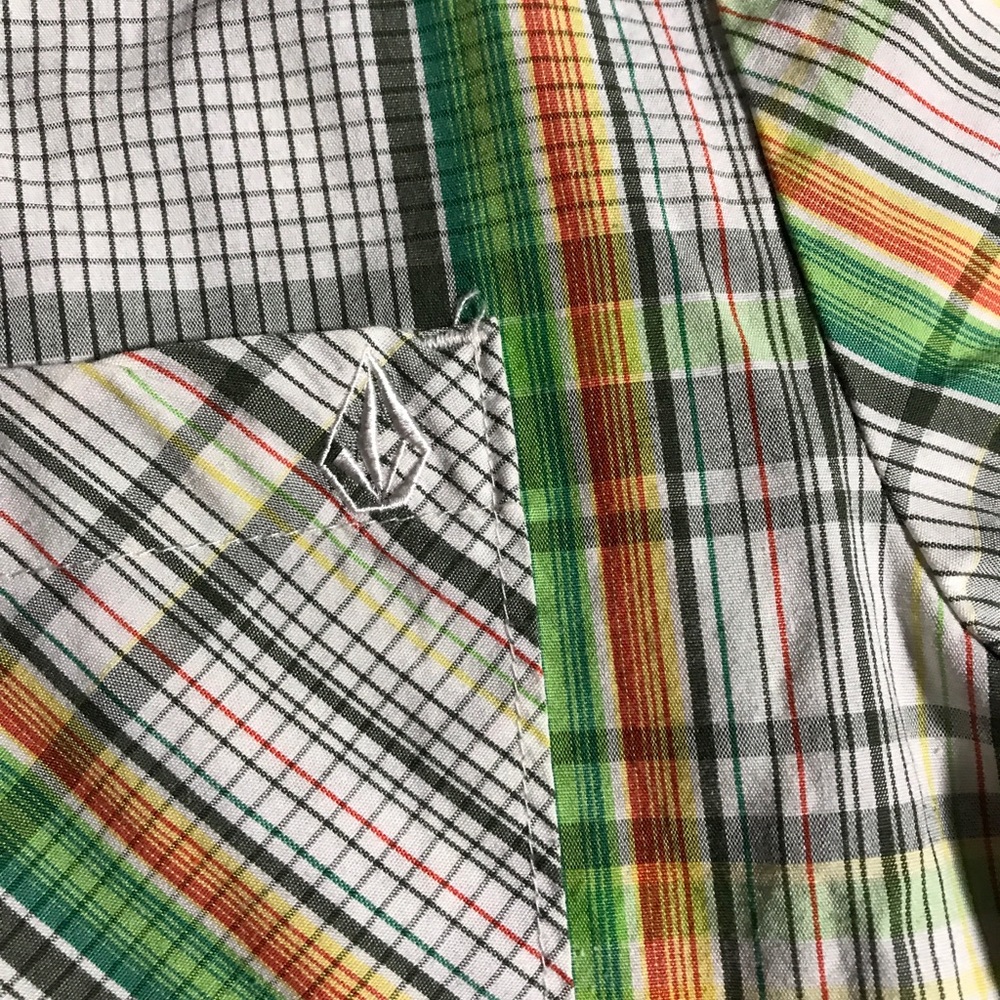 NWOT Volcom youth plaid button-down shirt, XL - Picture 3 of 5