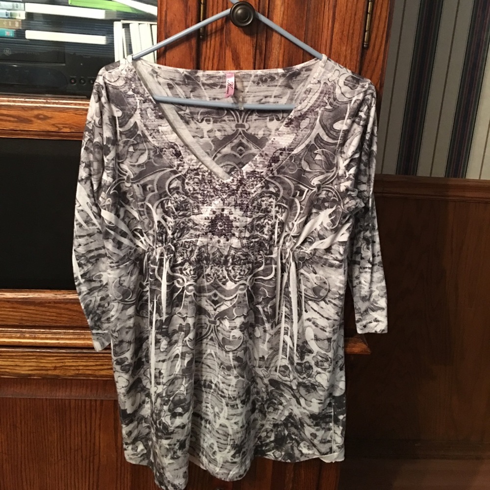 Kiera Gray & White Sequinned Top/Final Reduction