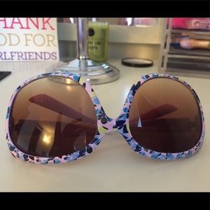 Big frame sunglasses with flower print trim