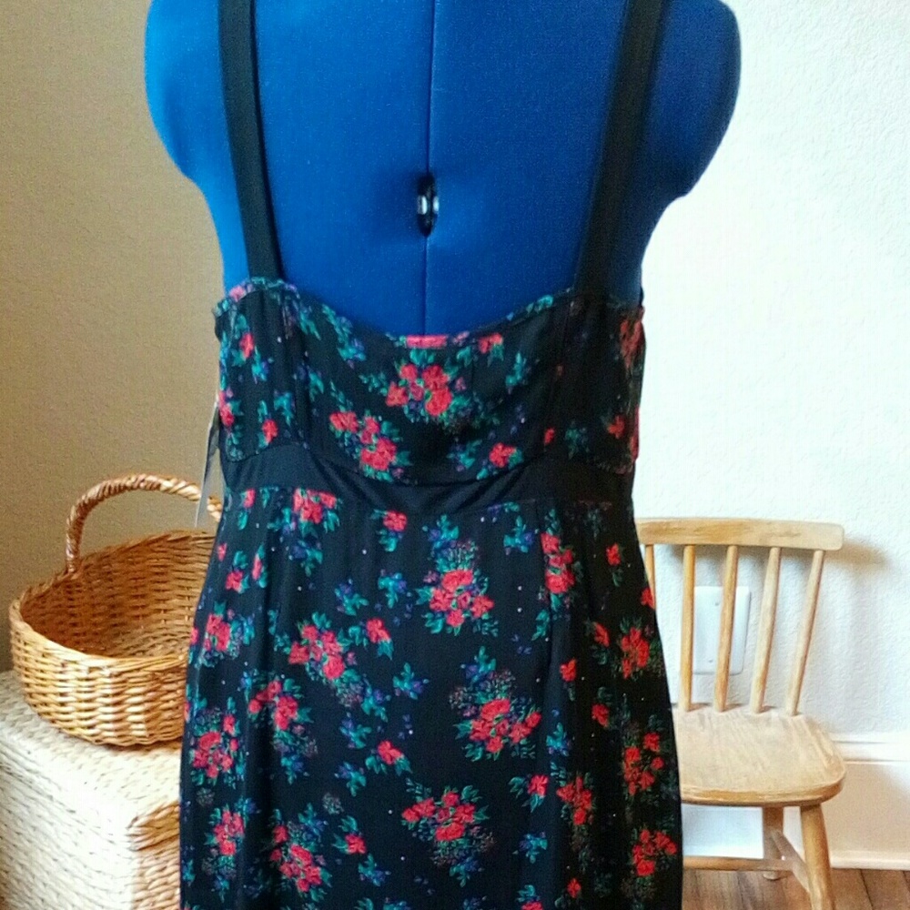 Dress - Picture 2 of 4