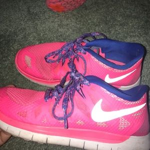 nike girls sneakers