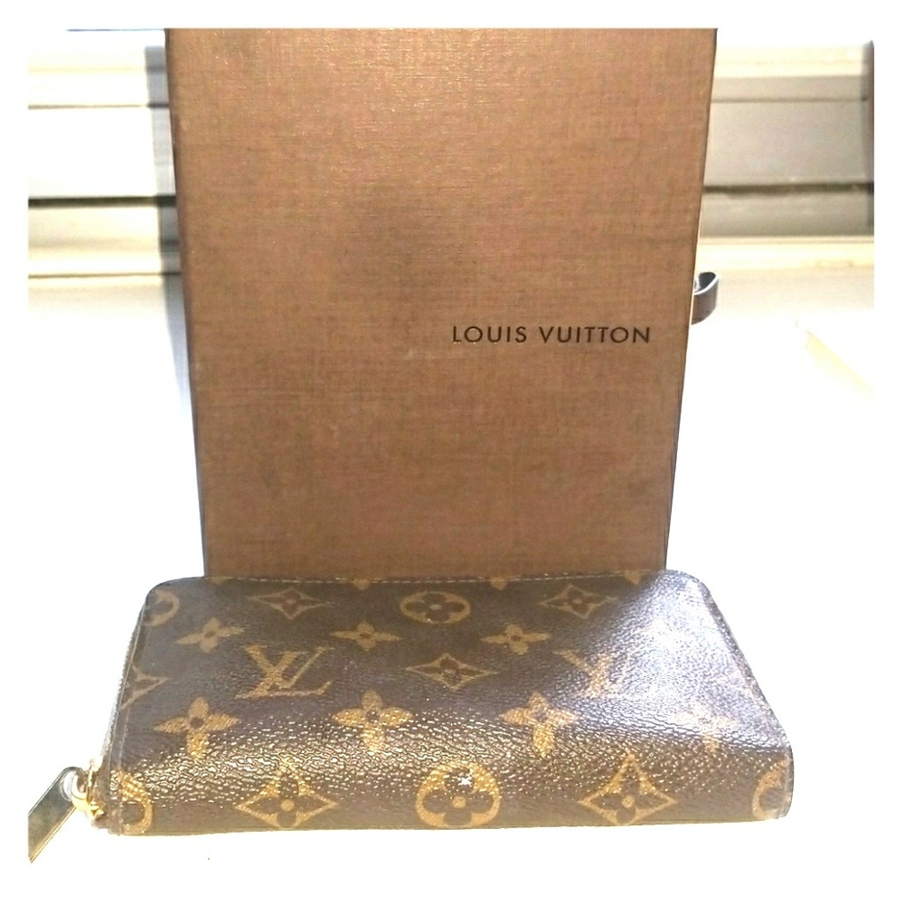 Louis Vuitton Zippy Wallet