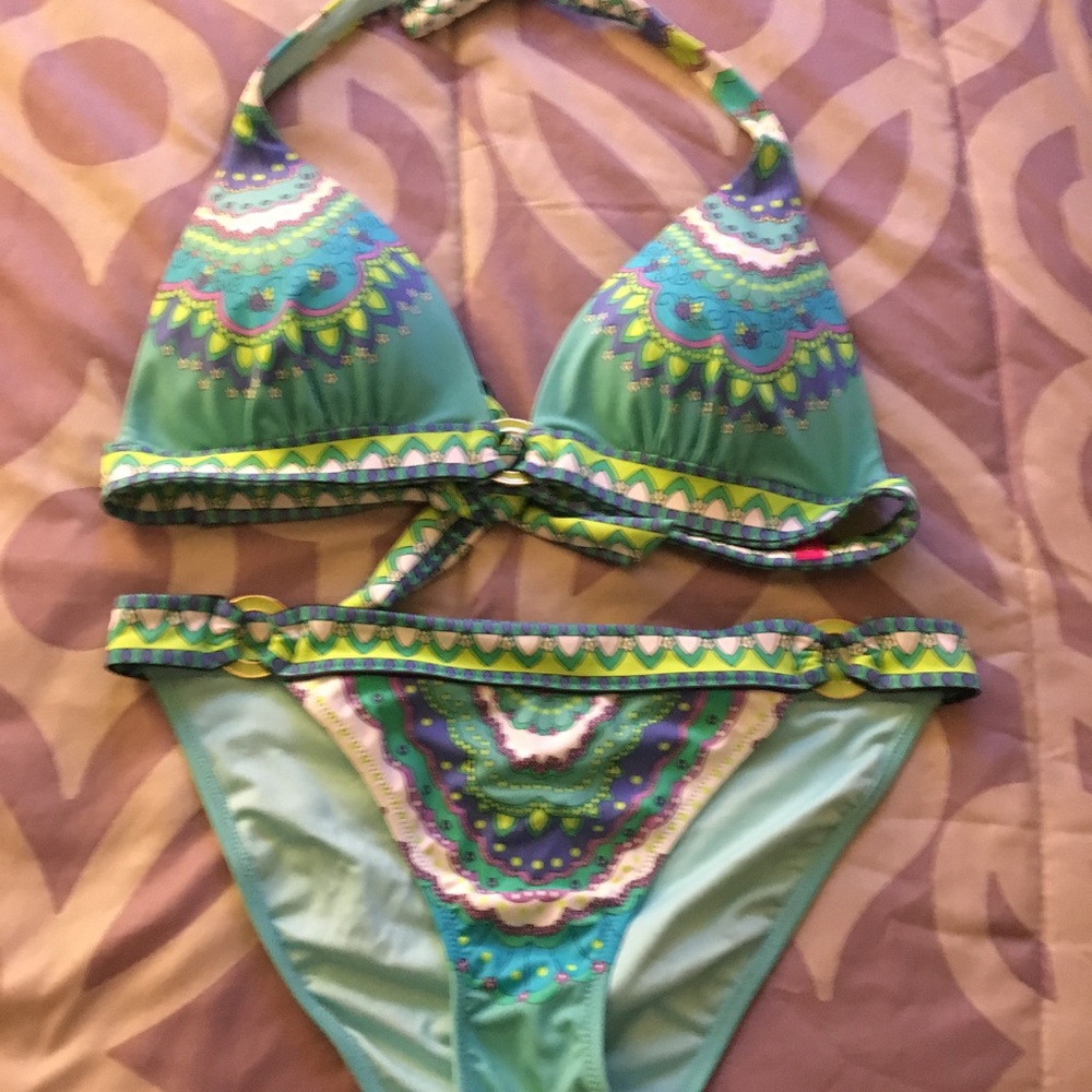 Matching bathing suit top & bottom