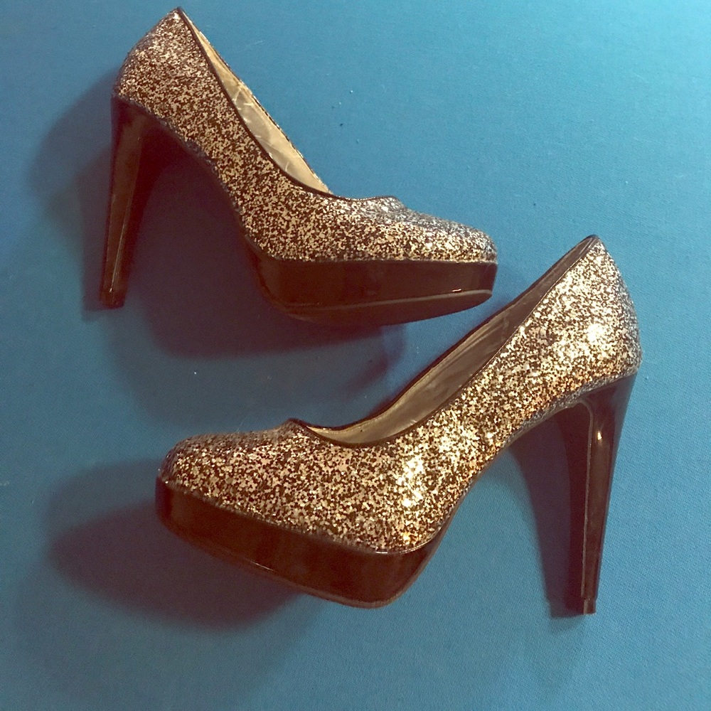 Size 7. NWOT. Rampage brand. Black/ silver glitter