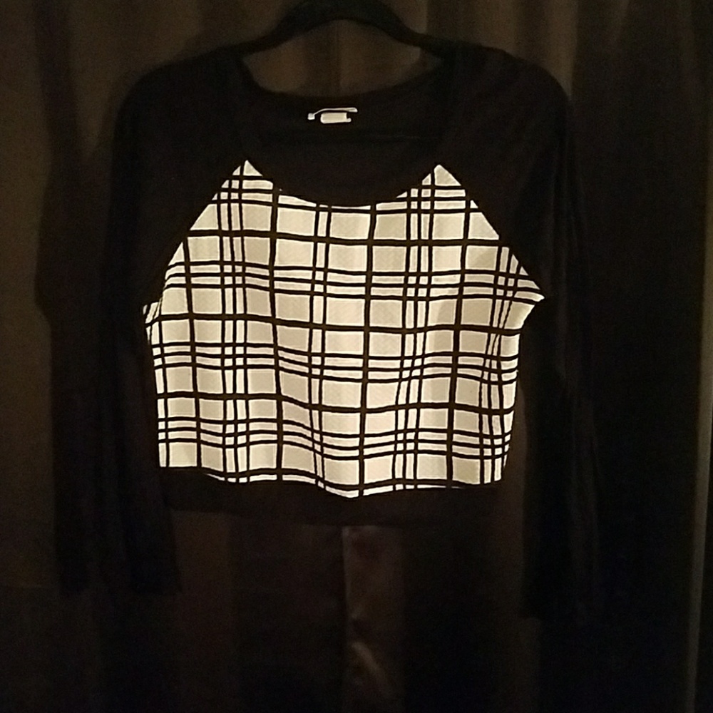 Black and White Long Sleeve Shirt Size Med
