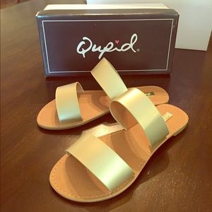 Too small, never worn.