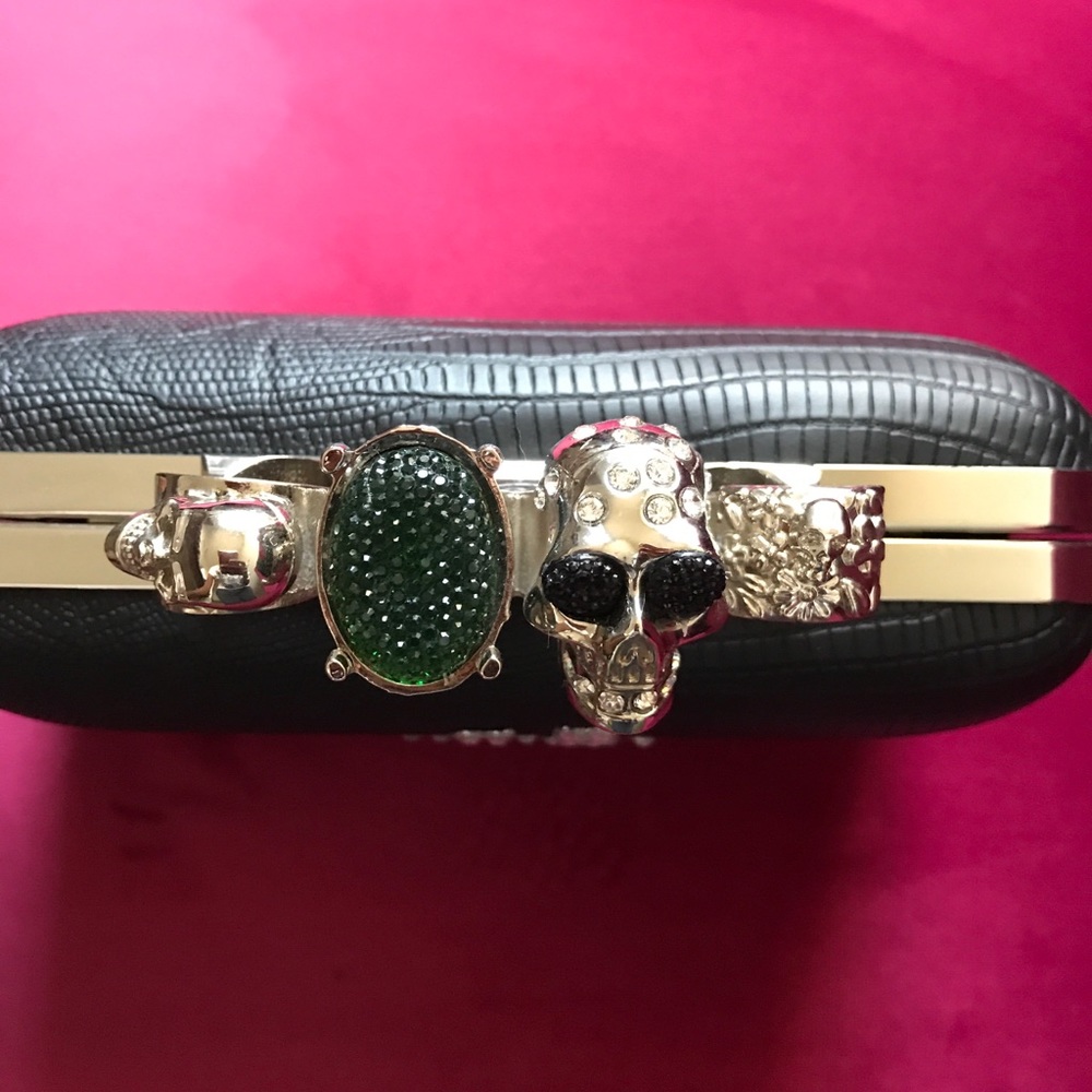 NWOT Knuckle Skull Clutch