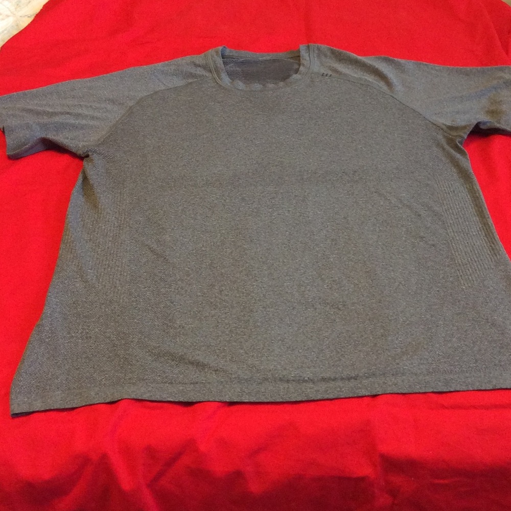 Men's Lululemon Ron grey vent tee