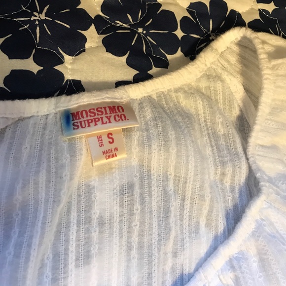 White summer shirt - Picture 3 of 3