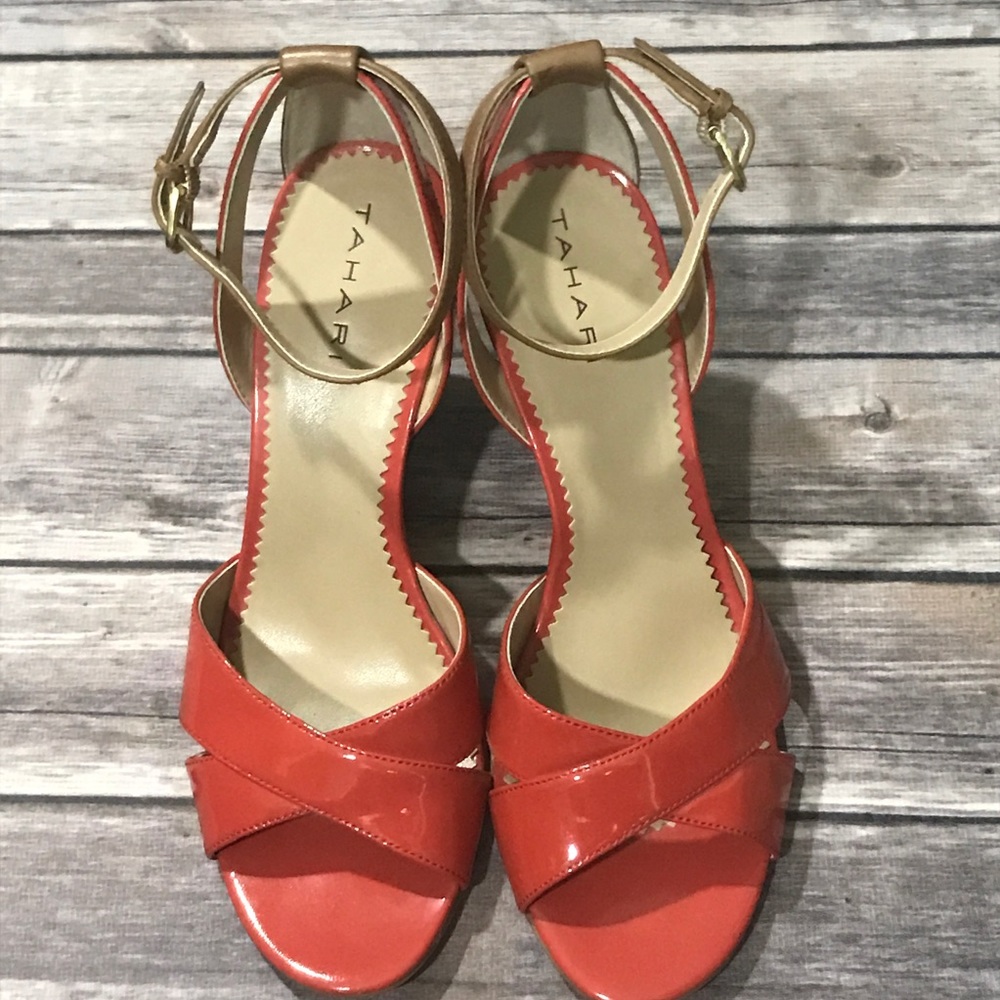 Tahari Gianna coral strap wedge sandals size 7.5
