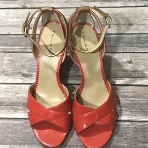 Tahari Gianna coral strap wedge sandals size 7.5
