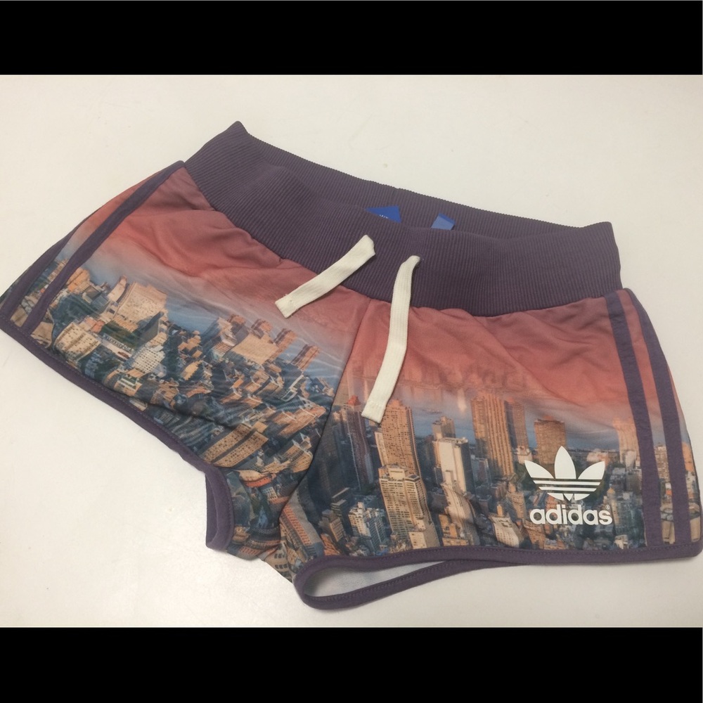NWOT Adidas Originals NYC cityscape track shorts M